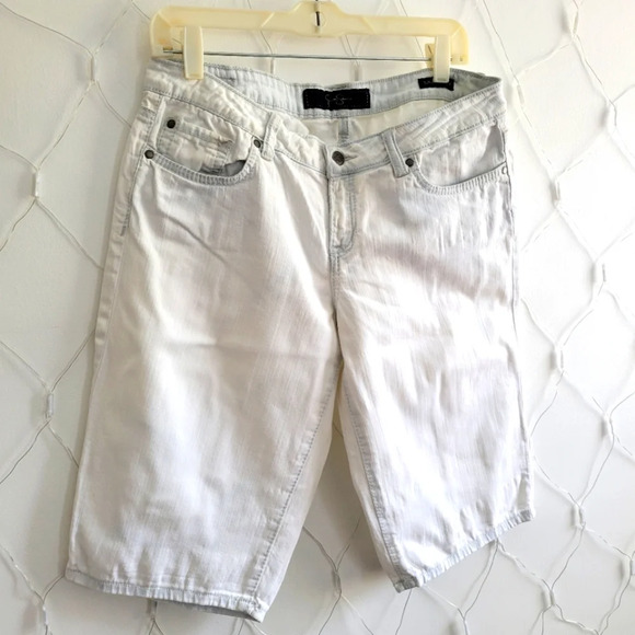 Jessica Simpson Bermuda Low Rise Washed Out Denim Shorts / Sz 30 - Picture 1 of 8